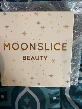 Moonslice Beauty Makeup Palette blushing moon NWT
